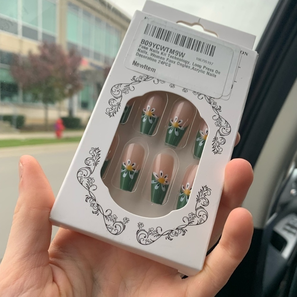 Set of three press on nails - Picture 4 of 6